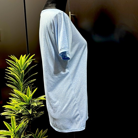 The Nike Tee Dri-Fit Athletic cut,V-neck,short sleeve,powder blue heather stripe - Picture 5 of 9